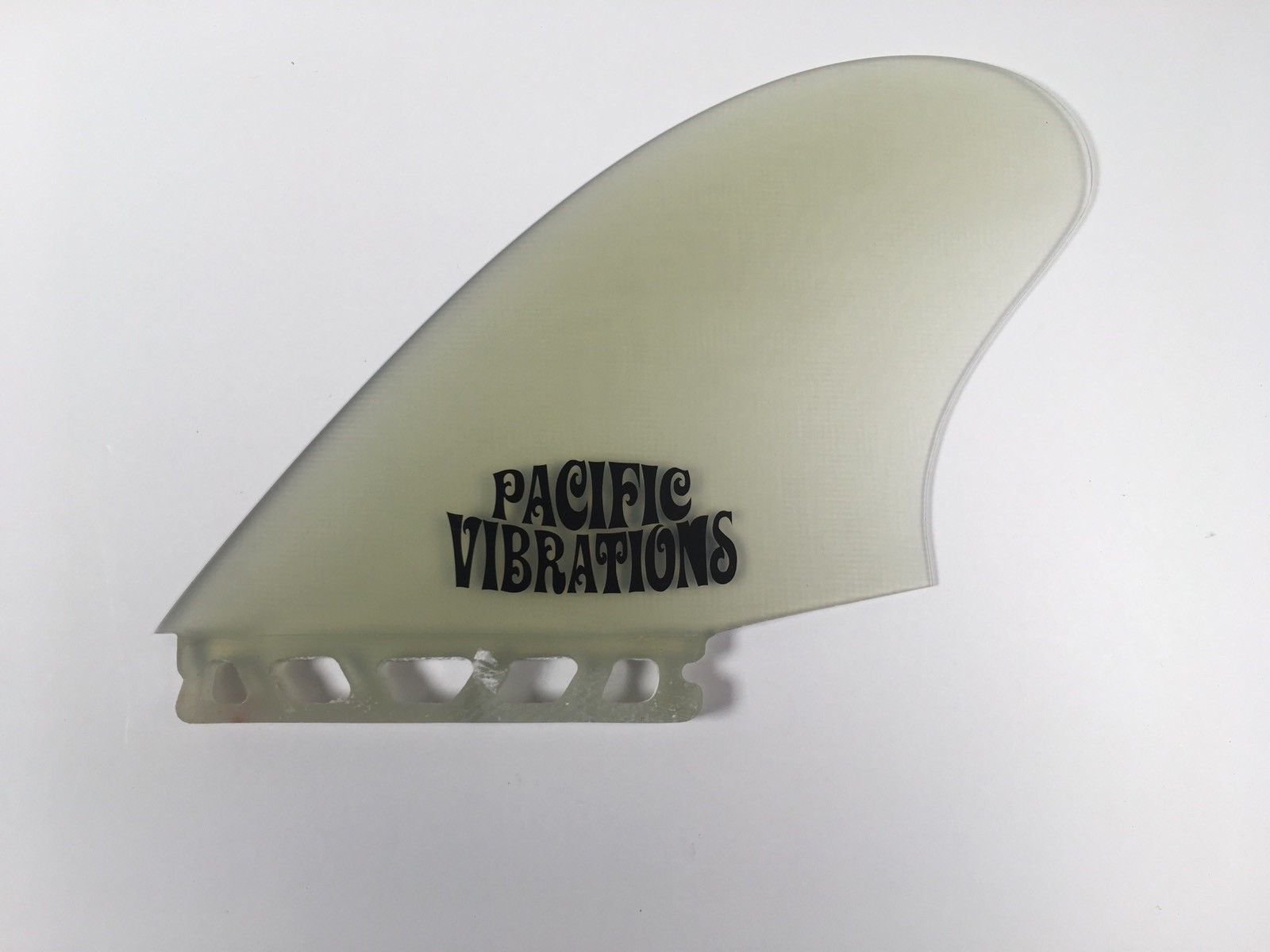 PACIFIC VIBRATIONS サーフボード　ツインキールフィン Amazon.co.jp: PACIFIC VIBRATIONS Futures ツインフィン チャンネル